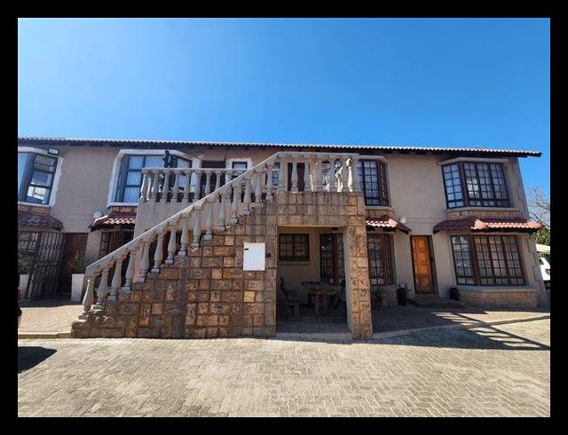 2 BEDROOM TOWNHOUSE FOR SALE IN EVELEIGH